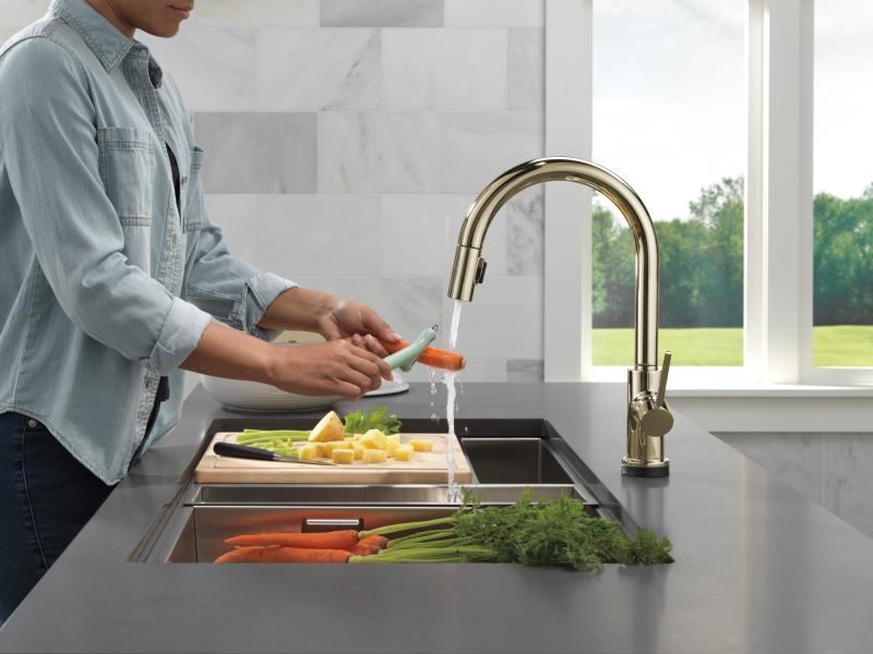 DELTA Trinsic VoiceIQ Kitchen Faucet with Touch2O Technology with Touchless Technology — Polished Nickel