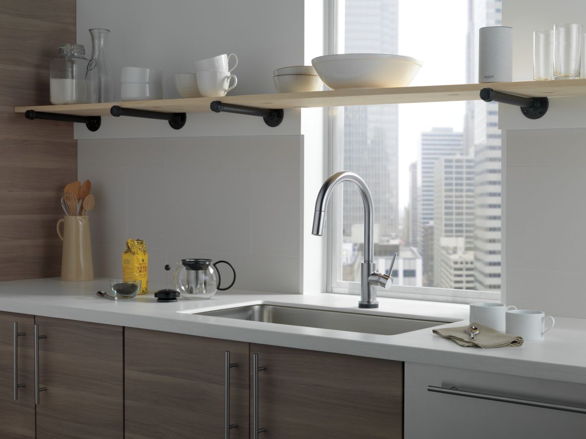 DELTA Trinsic VoiceIQ Single-Handle Pull-Down Kitchen Faucet with Touch2O Technology — Arctic Stainless