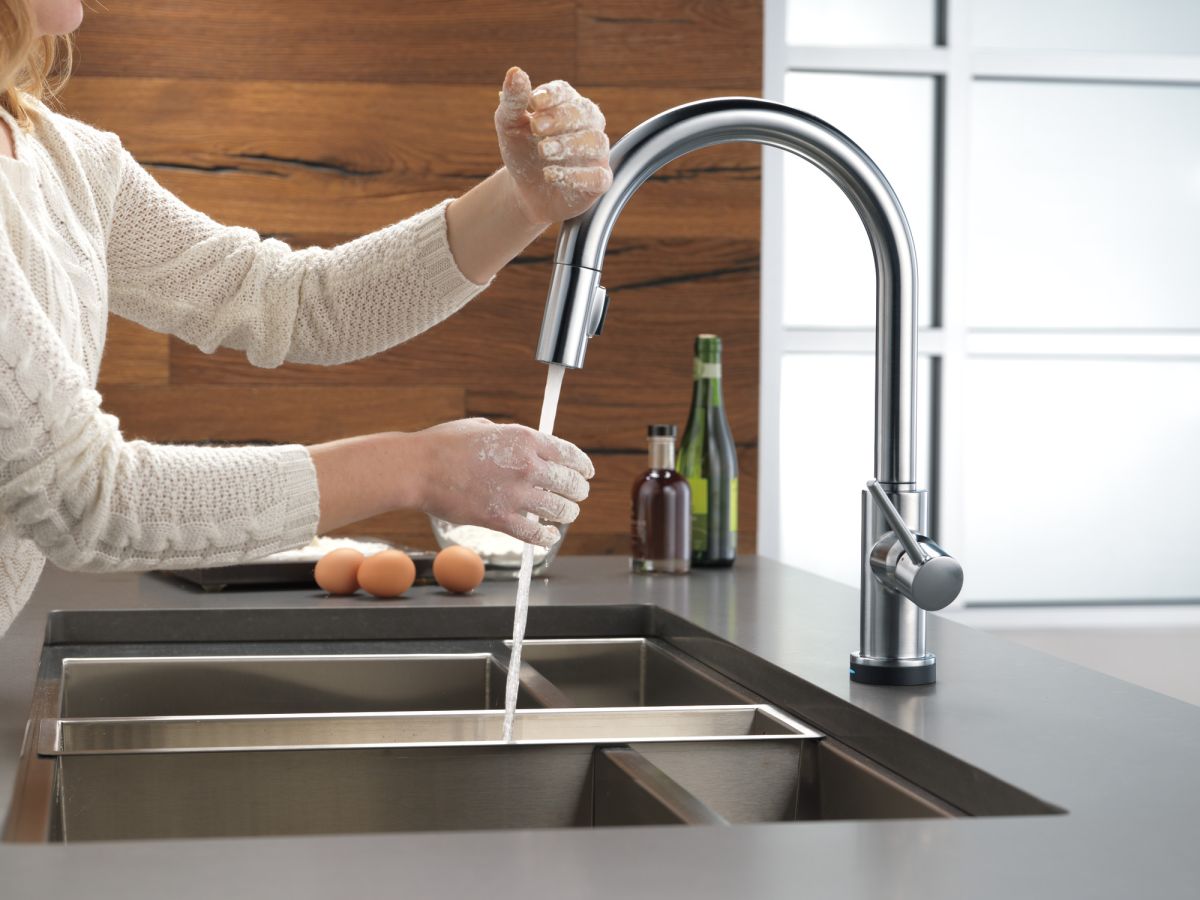 DELTA Trinsic VoiceIQ Single-Handle Pull-Down Kitchen Faucet with Touch2O Technology — Arctic Stainless