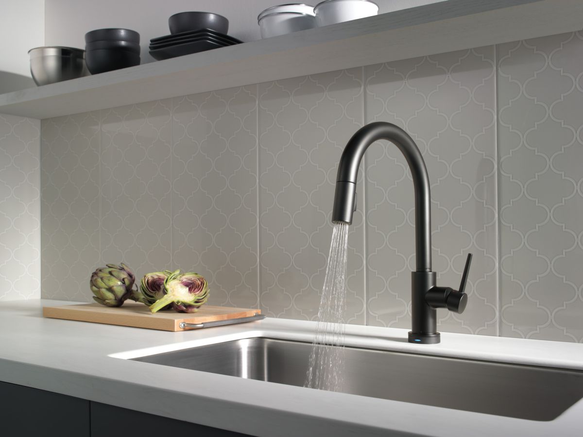 DELTA Trinsic VoiceIQ Single-Handle Pull-Down Kitchen Faucet with Touch2O Technology — Matte Black