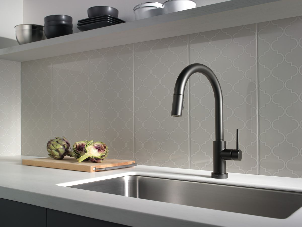 DELTA Trinsic VoiceIQ Single-Handle Pull-Down Kitchen Faucet with Touch2O Technology — Matte Black