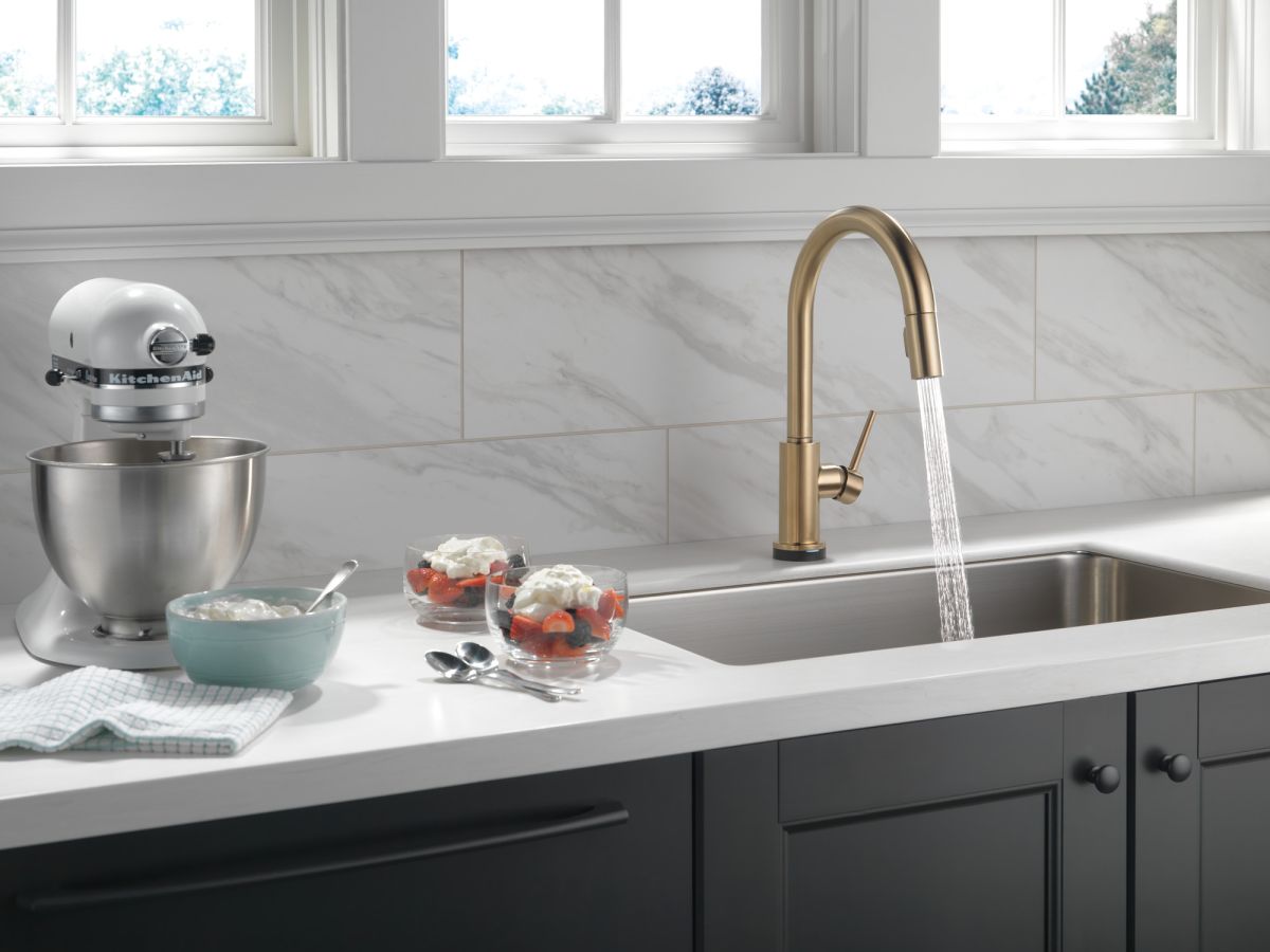DELTA Trinsic VoiceIQ Single-Handle Pull-Down Kitchen Faucet with Touch2O Technology — Champagne Bronze