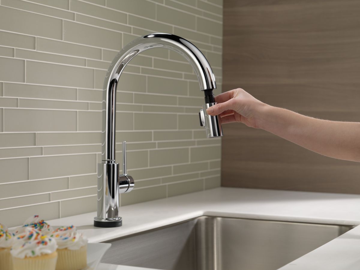 DELTA Trinsic VoiceIQ Single-Handle Pull-Down Kitchen Faucet with Touch2O Technology — Chrome