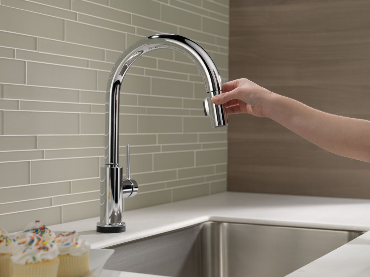 DELTA Trinsic VoiceIQ Single-Handle Pull-Down Kitchen Faucet with Touch2O Technology — Chrome