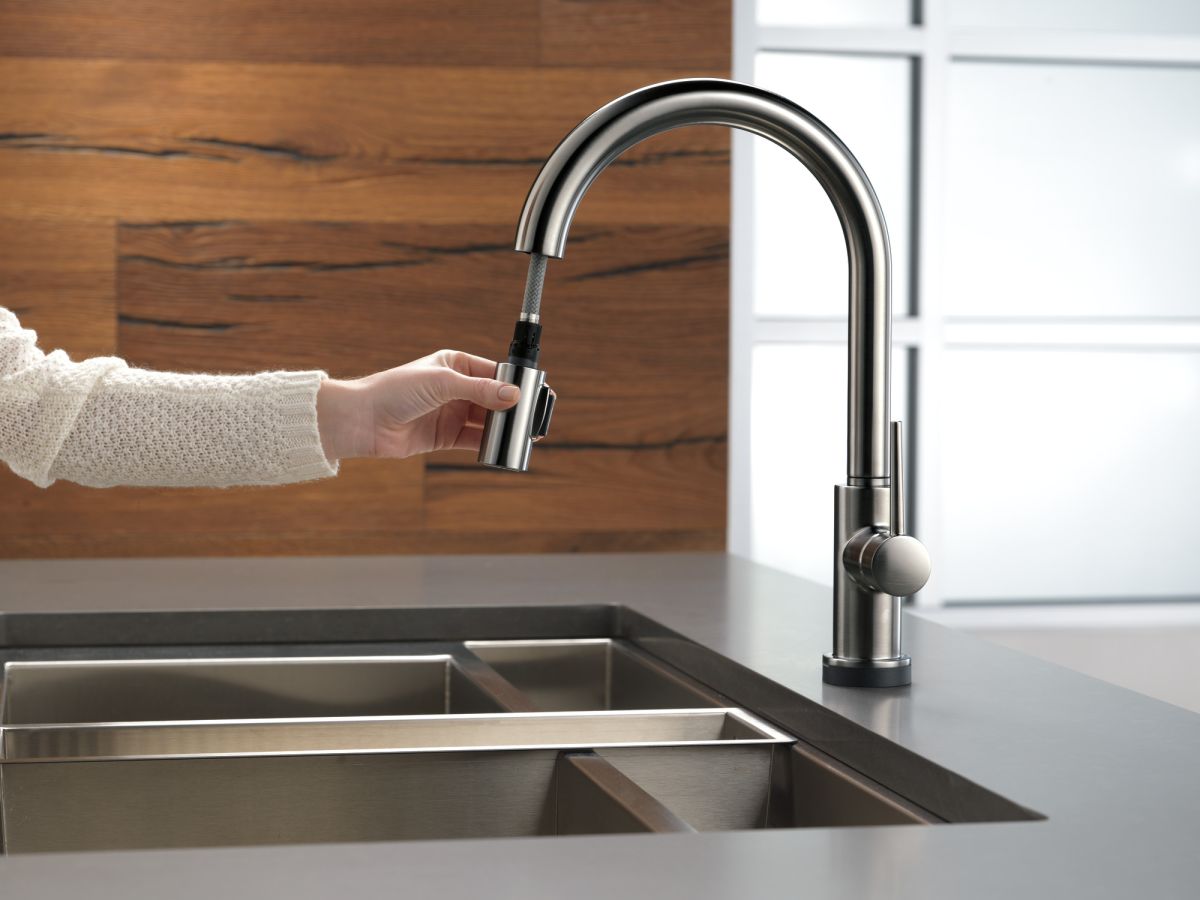 DELTA Trinsic VoiceIQ Single-Handle Pull-Down Kitchen Faucet with Touch2O Technology Technology — Black Stainless