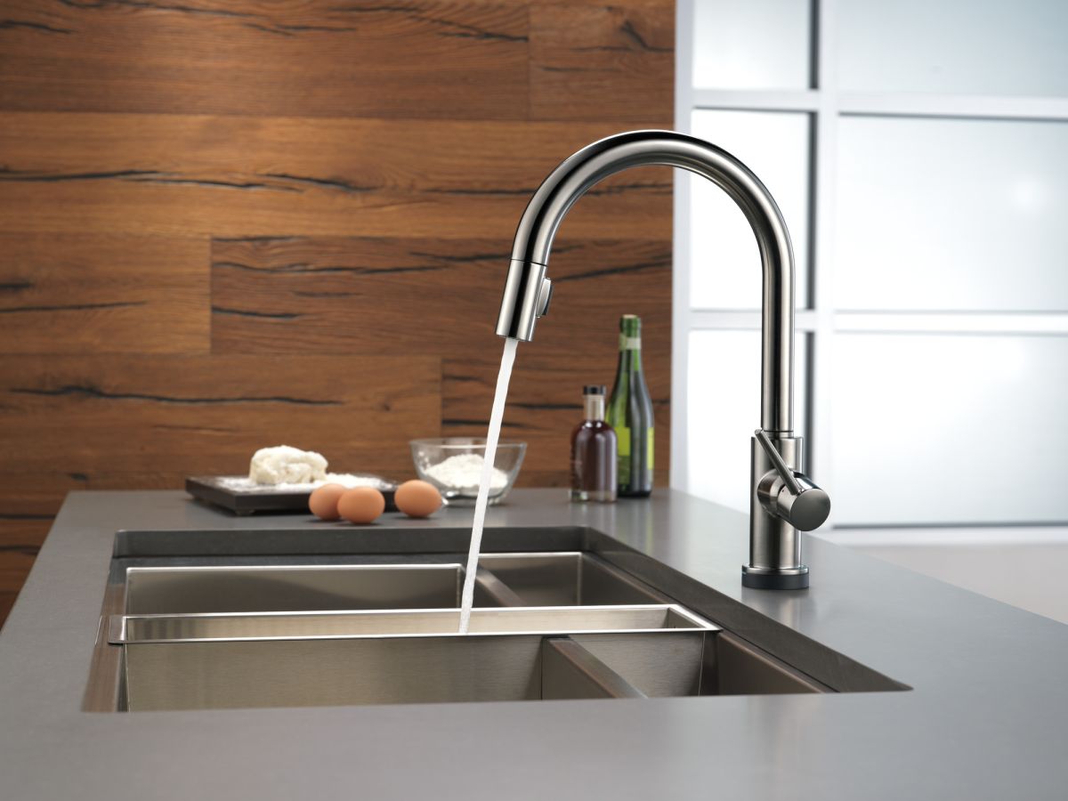 DELTA Trinsic VoiceIQ Single-Handle Pull-Down Kitchen Faucet with Touch2O Technology Technology — Black Stainless