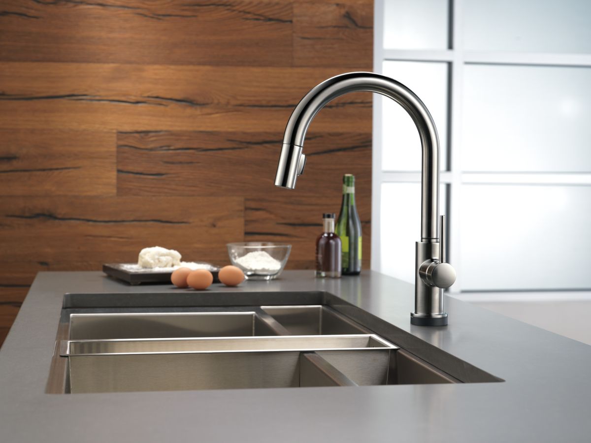 DELTA Trinsic VoiceIQ Single-Handle Pull-Down Kitchen Faucet with Touch2O Technology Technology — Black Stainless