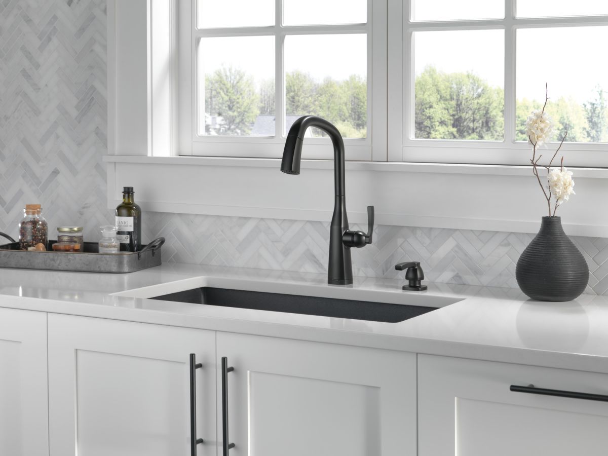 DELTA Stryke Single Handle Pull-Down Kitchen Faucet with Touch2O Technology — Matte Black