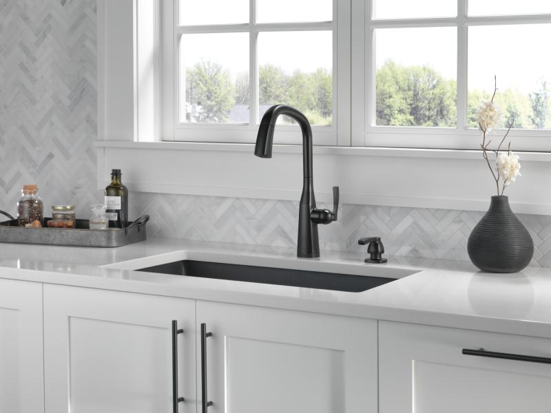 DELTA Stryke Single Handle Pull-Down Kitchen Faucet with Touch2O Technology — Matte Black
