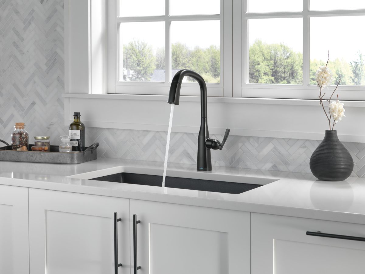 DELTA Stryke Single Handle Pull-Down Kitchen Faucet with Touch2O Technology — Matte Black
