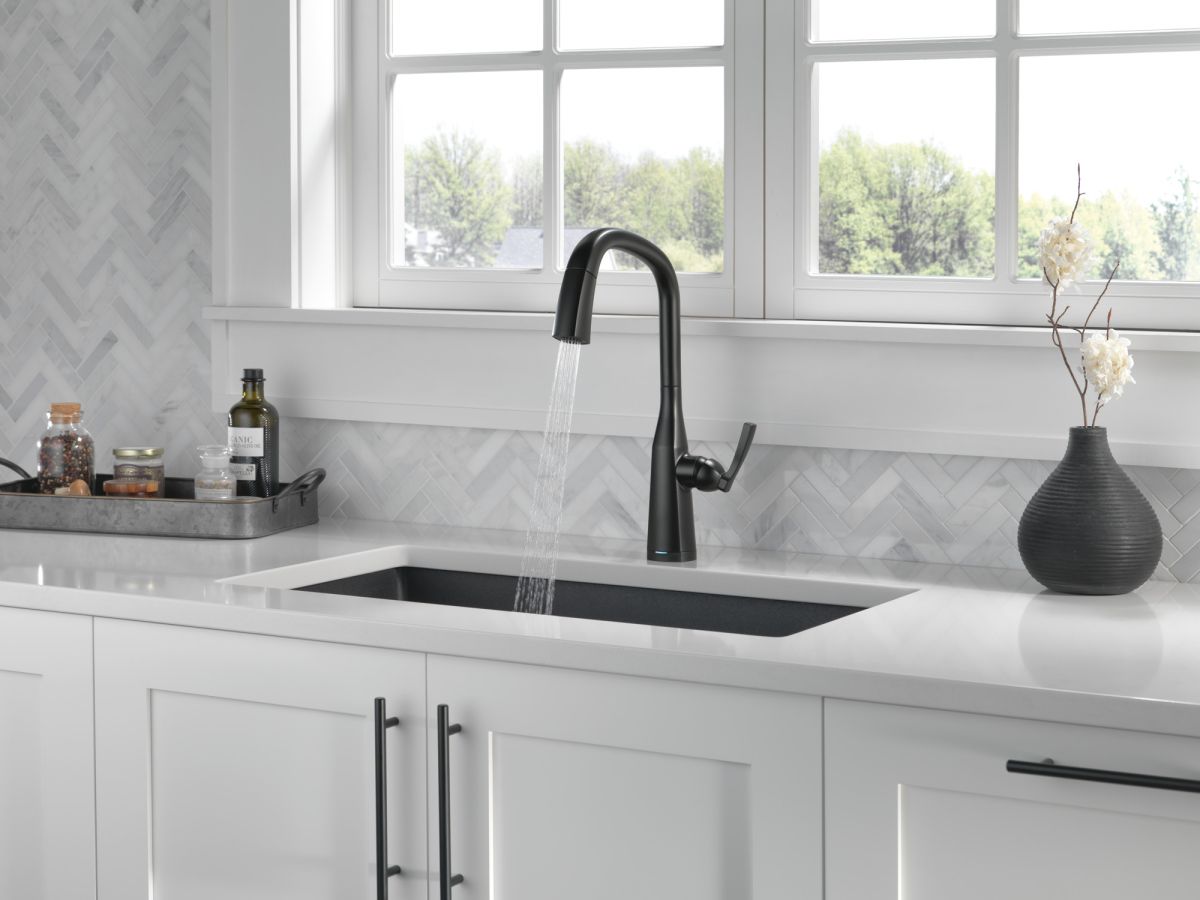 DELTA Stryke Single Handle Pull-Down Kitchen Faucet with Touch2O Technology — Matte Black