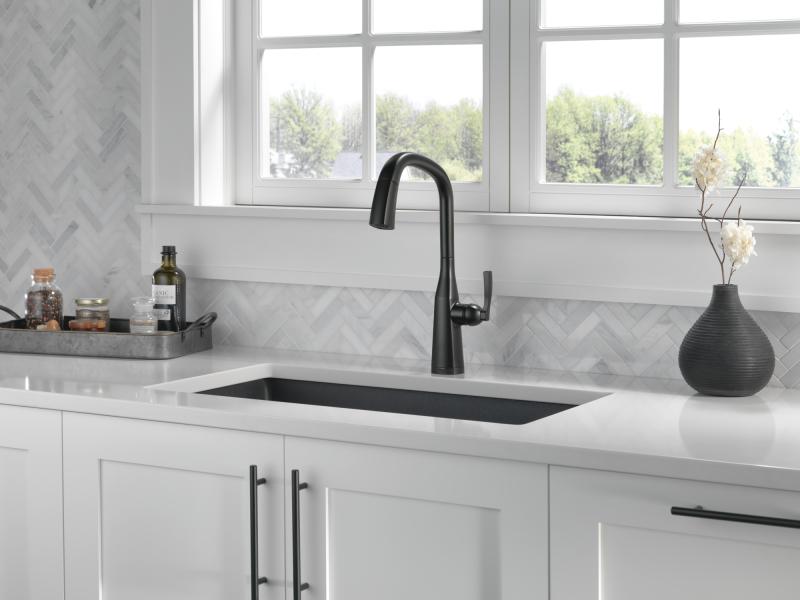 DELTA Stryke Single Handle Pull-Down Kitchen Faucet with Touch2O Technology — Matte Black