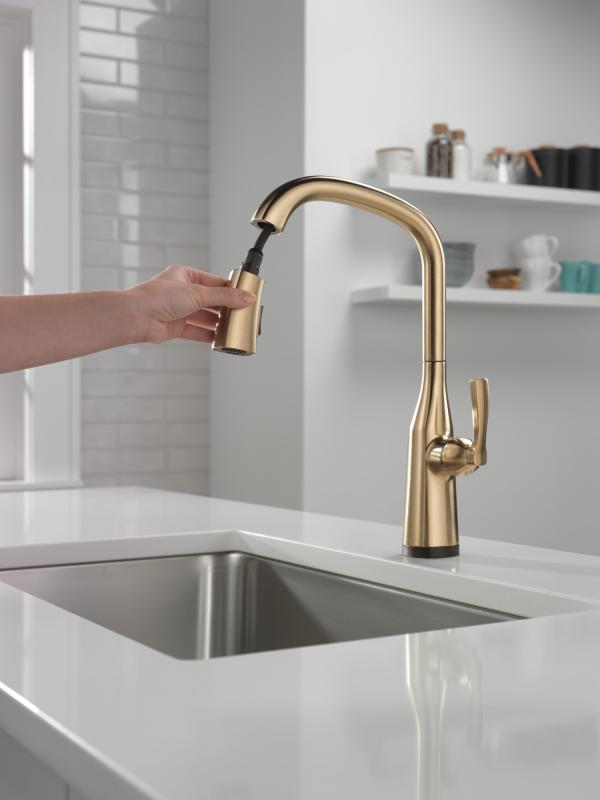 DELTA Stryke Single Handle Pull-Down Kitchen Faucet with Touch2O Technology — Lumicoat® Champagne Bronze