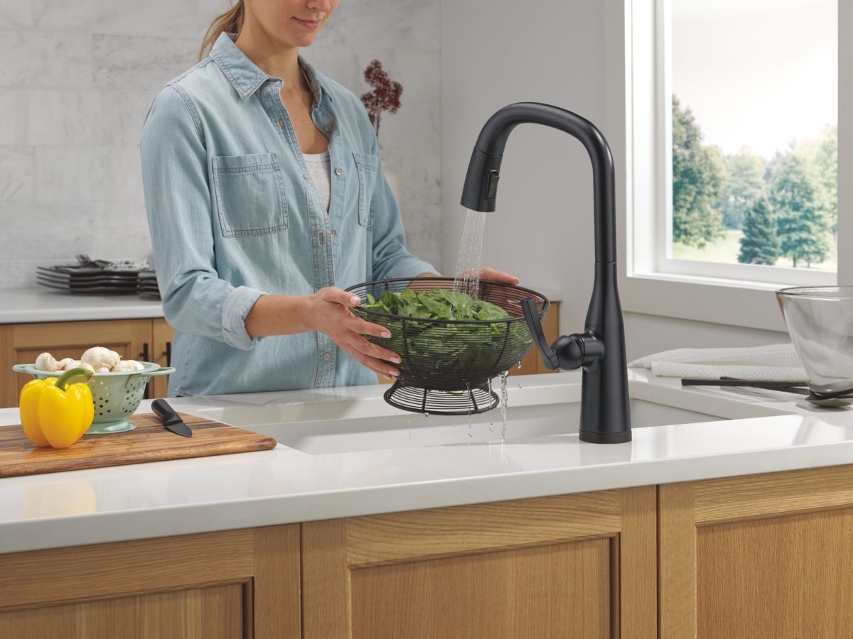 DELTA Stryke Touch2O Technology Kitchen Faucet with Touchless Technology — Matte Black