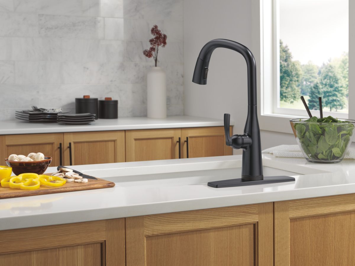 DELTA Stryke Touch2O Technology Kitchen Faucet with Touchless Technology — Matte Black