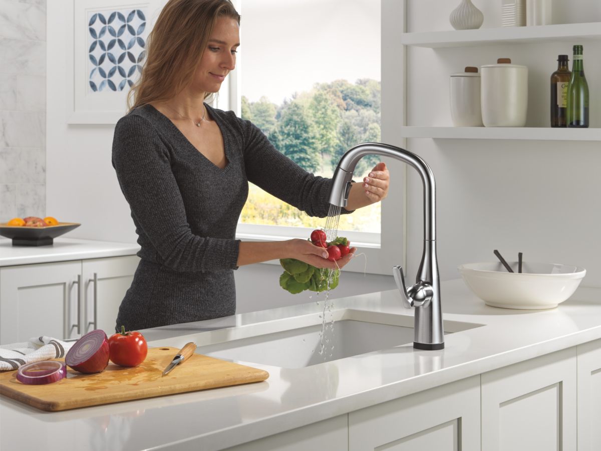 DELTA Stryke VoiceIQ Single Handle Pull-Down Faucet with Touch2O Technology — Lumicoat® Arctic Stainless