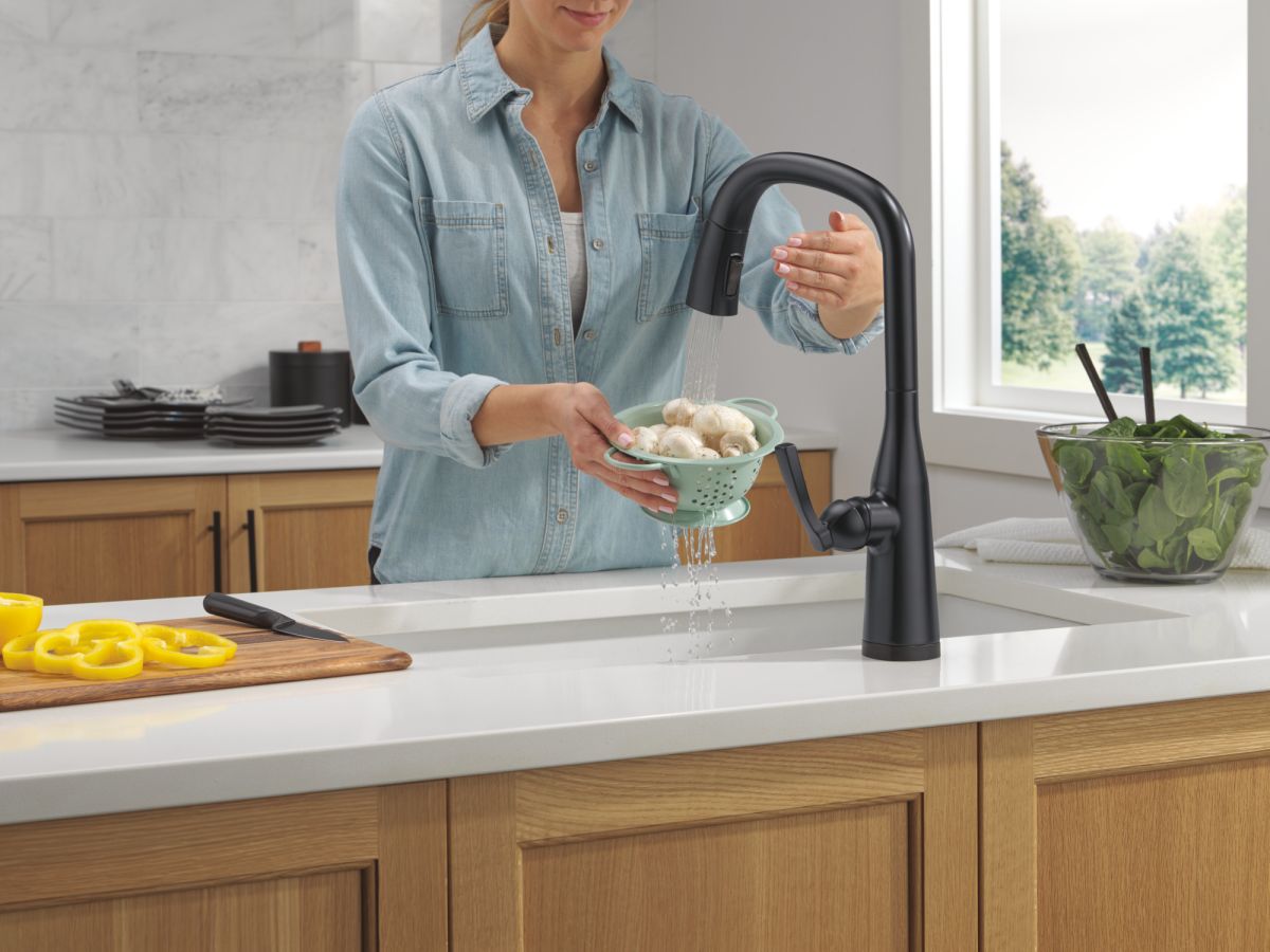 DELTA Stryke VoiceIQ Single Handle Pull-Down Faucet with Touch2O Technology — Matte Black