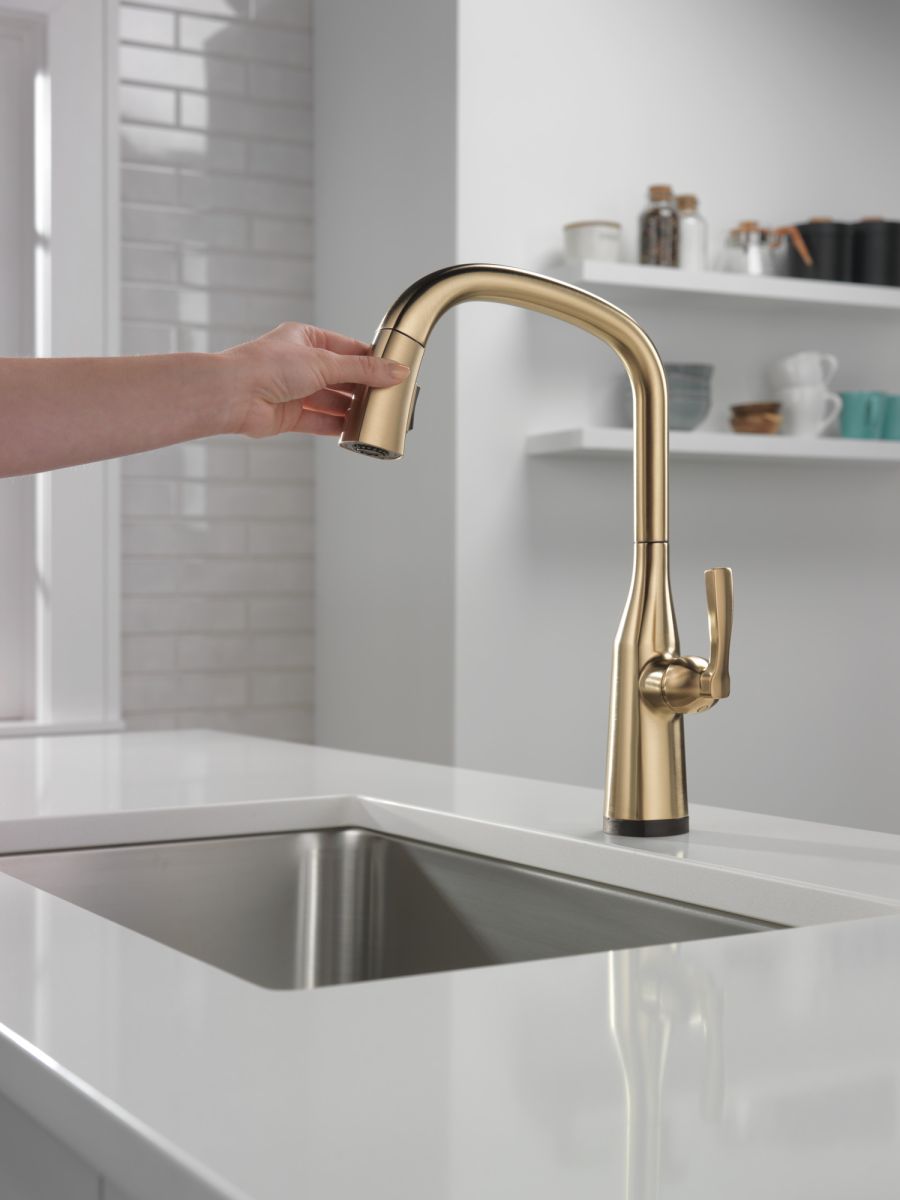 DELTA Stryke Touch2O  Pull-Down Kitchen w/ Voice — Lumicoat® Champagne Bronze
