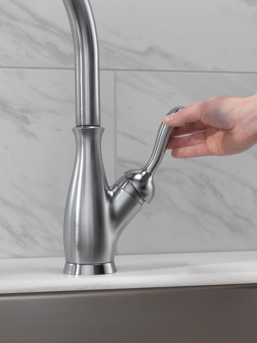 DELTA Leland Single Handle Pull-Down Kitchen Faucet with ShieldSpray Technology — Arctic Stainless
