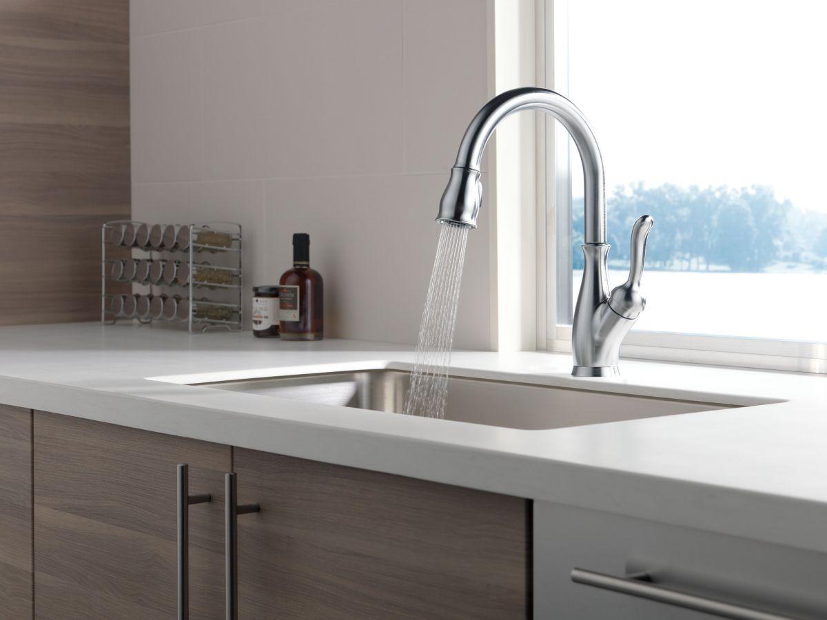 DELTA Leland Single Handle Pull-Down Kitchen Faucet with ShieldSpray Technology — Arctic Stainless