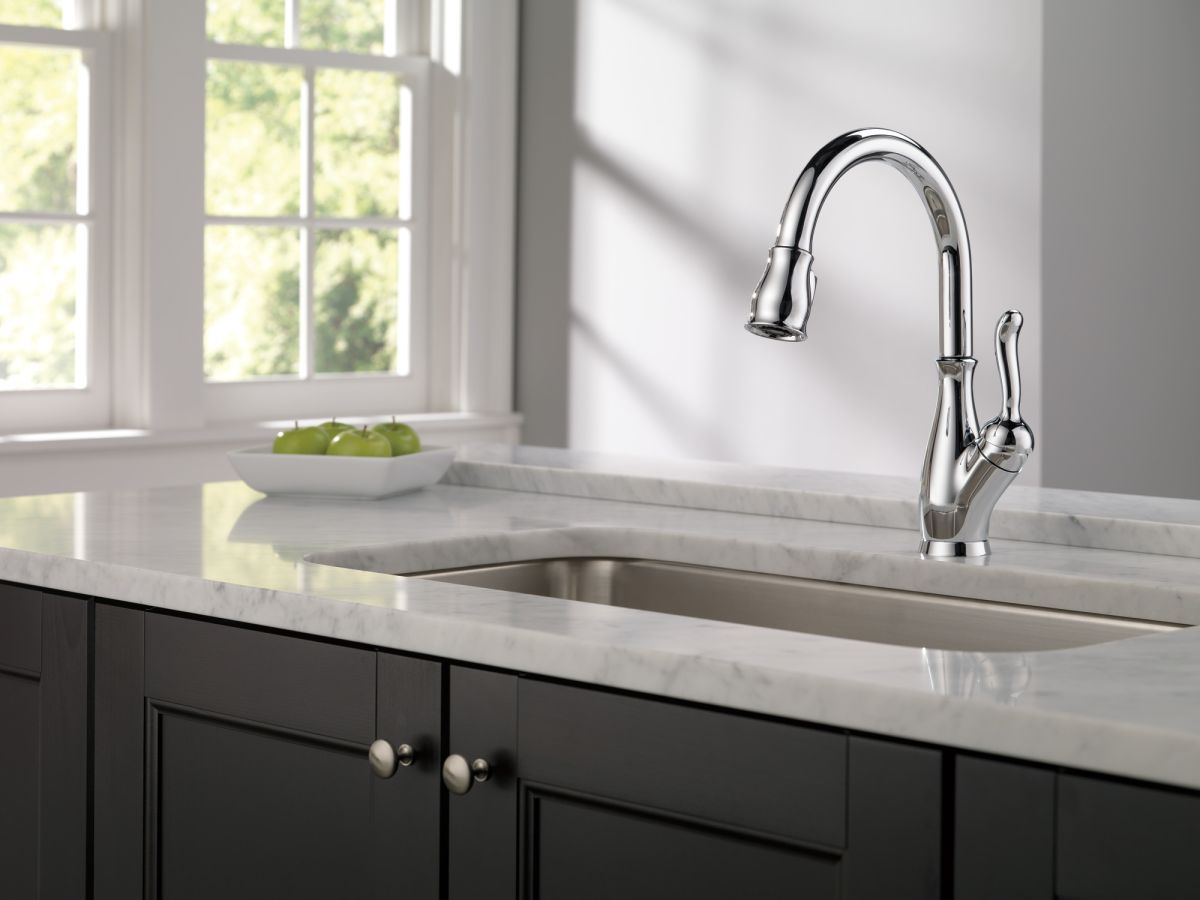DELTA Leland Single Handle Pull-Down Kitchen Faucet with ShieldSpray Technology — Chrome