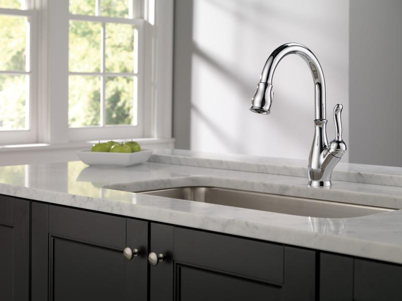 DELTA Leland Single Handle Pull-Down Kitchen Faucet with ShieldSpray Technology — Chrome