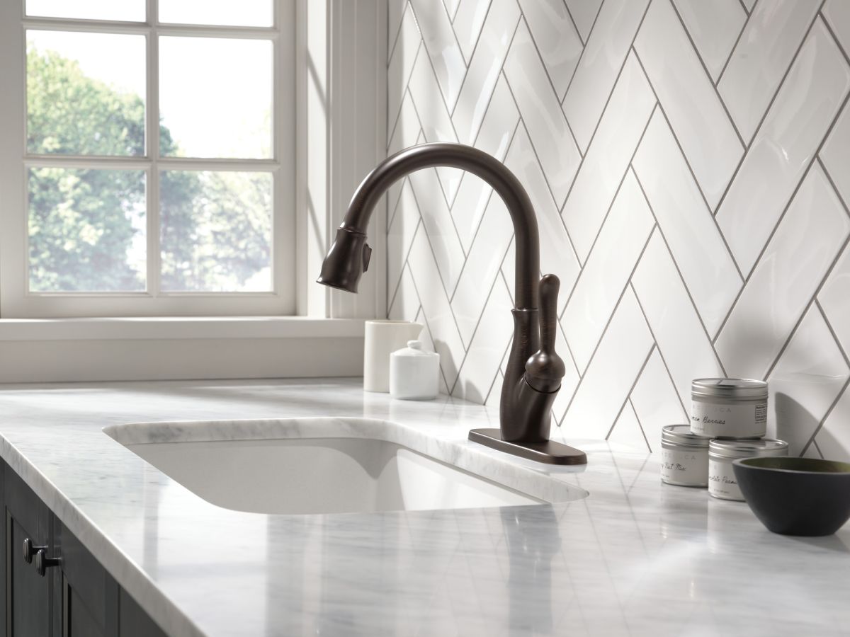 DELTA Leland Single Handle Pull-Down Kitchen Faucet with ShieldSpray Technology — Venetian Bronze