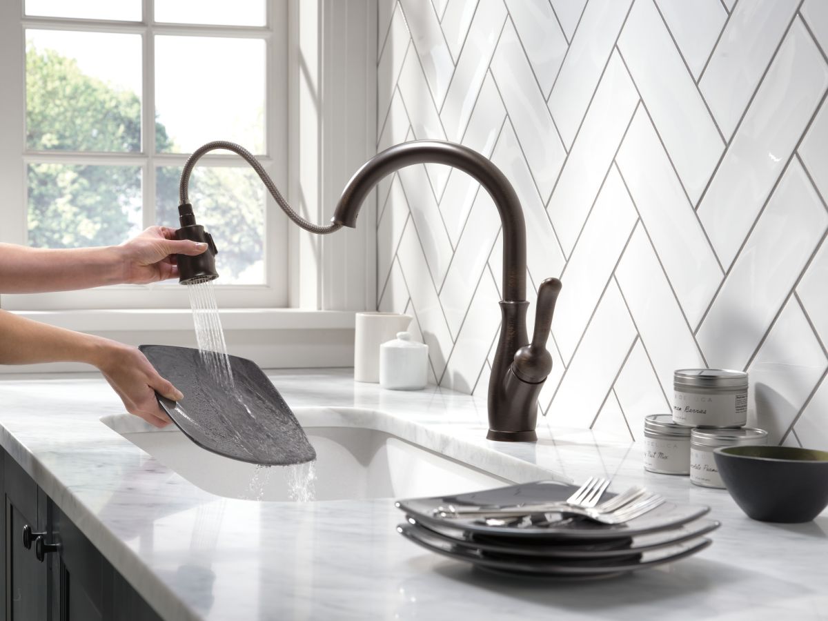 DELTA Leland Single Handle Pull-Down Kitchen Faucet with ShieldSpray Technology — Venetian Bronze