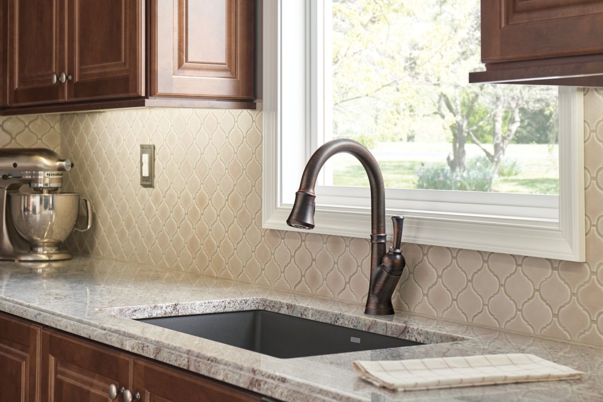DELTA Leland Single Handle Pull-Down Kitchen Faucet with ShieldSpray Technology — Venetian Bronze