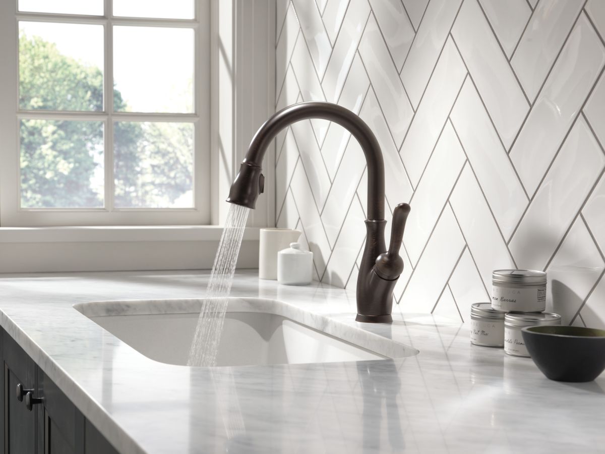 DELTA Leland Single Handle Pull-Down Kitchen Faucet with ShieldSpray Technology — Venetian Bronze