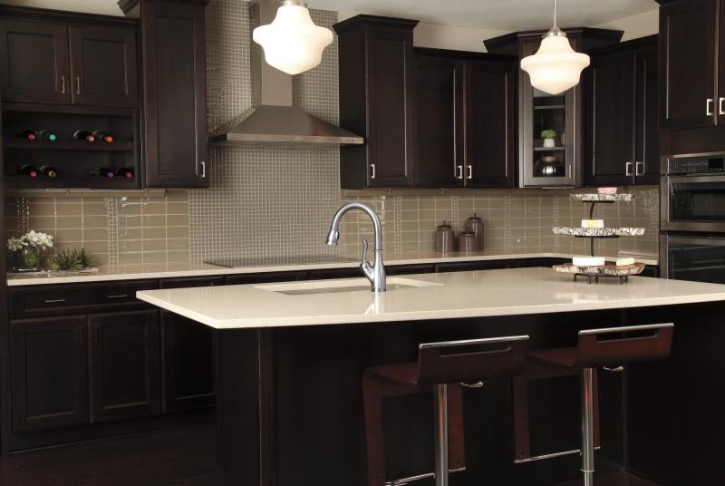 DELTA Leland Single Handle Pull-Down Kitchen Faucet with Touch2O and ShieldSpray Technologies — Arctic Stainless
