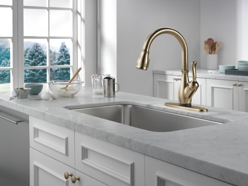 DELTA Leland Single Handle Pull-Down Kitchen Faucet with Touch2O Technology Technology — Champagne Bronze