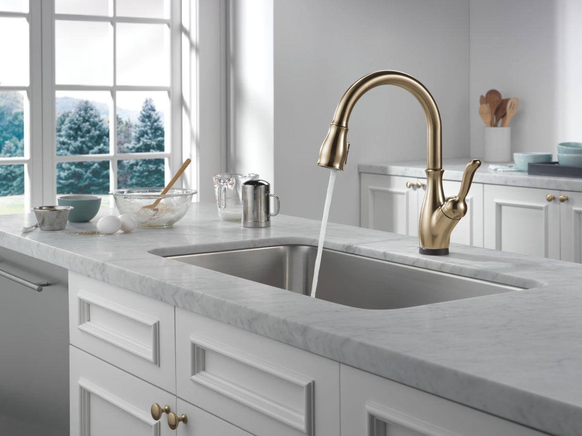 DELTA Leland Single Handle Pull-Down Kitchen Faucet with Touch2O Technology Technology — Champagne Bronze