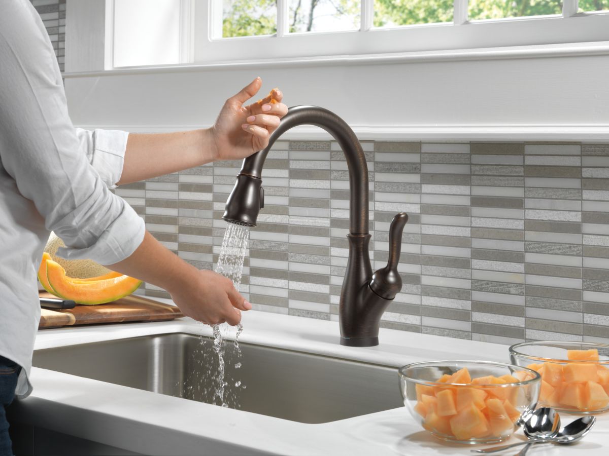 DELTA Leland Single Handle Pull-Down Kitchen Faucet with Touch2O and ShieldSpray Technologies — Venetian Bronze