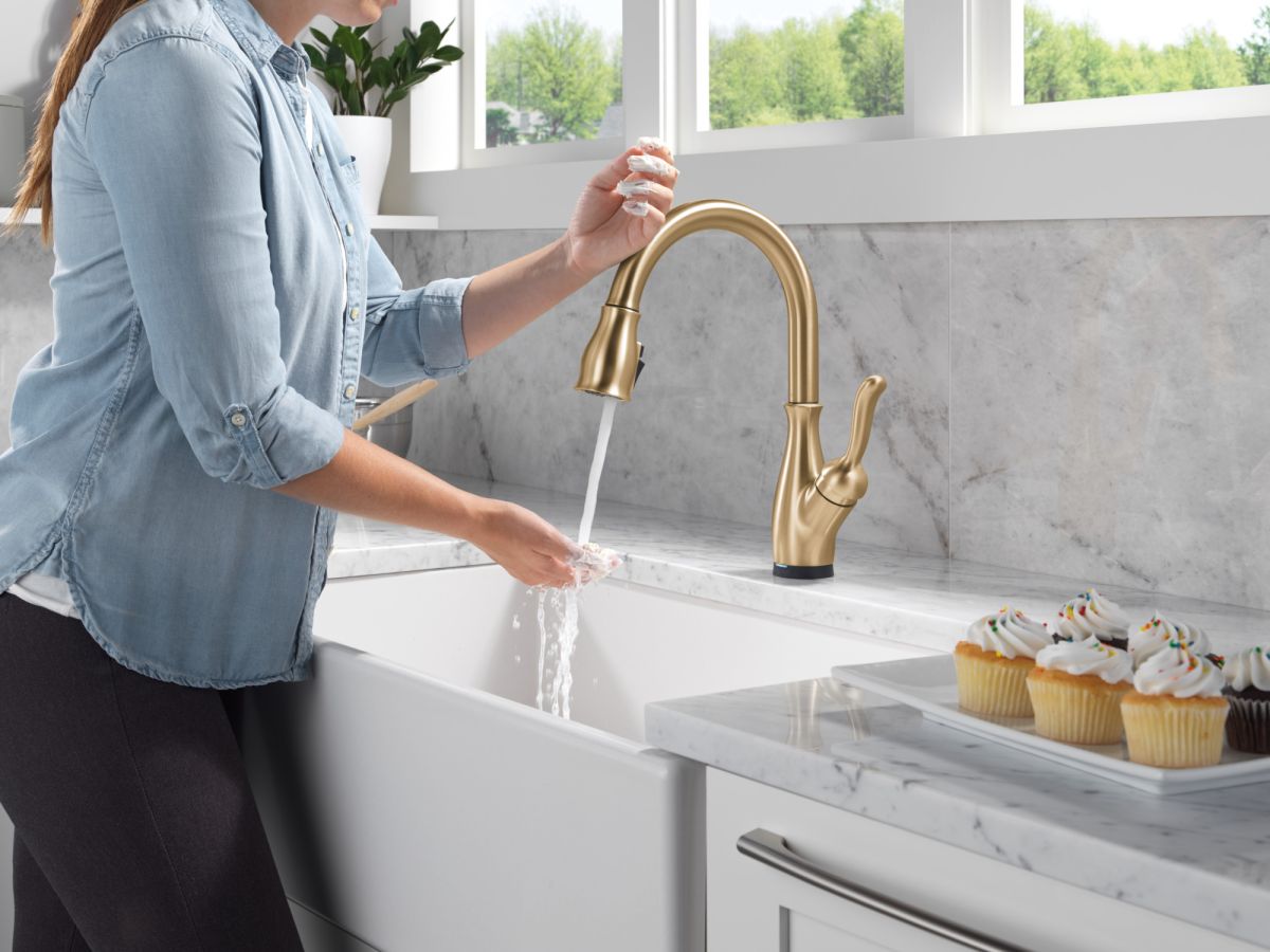 DELTA Leland Touch2O Technology Kitchen Faucet with Touchless Technology — Champagne Bronze