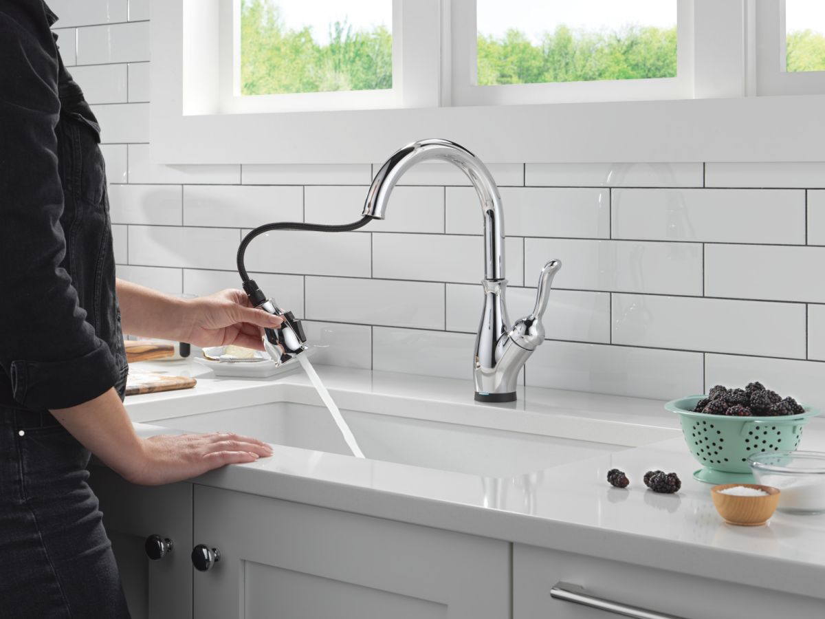 DELTA Leland Touch2O Technology Kitchen Faucet with Touchless Technology — Chrome