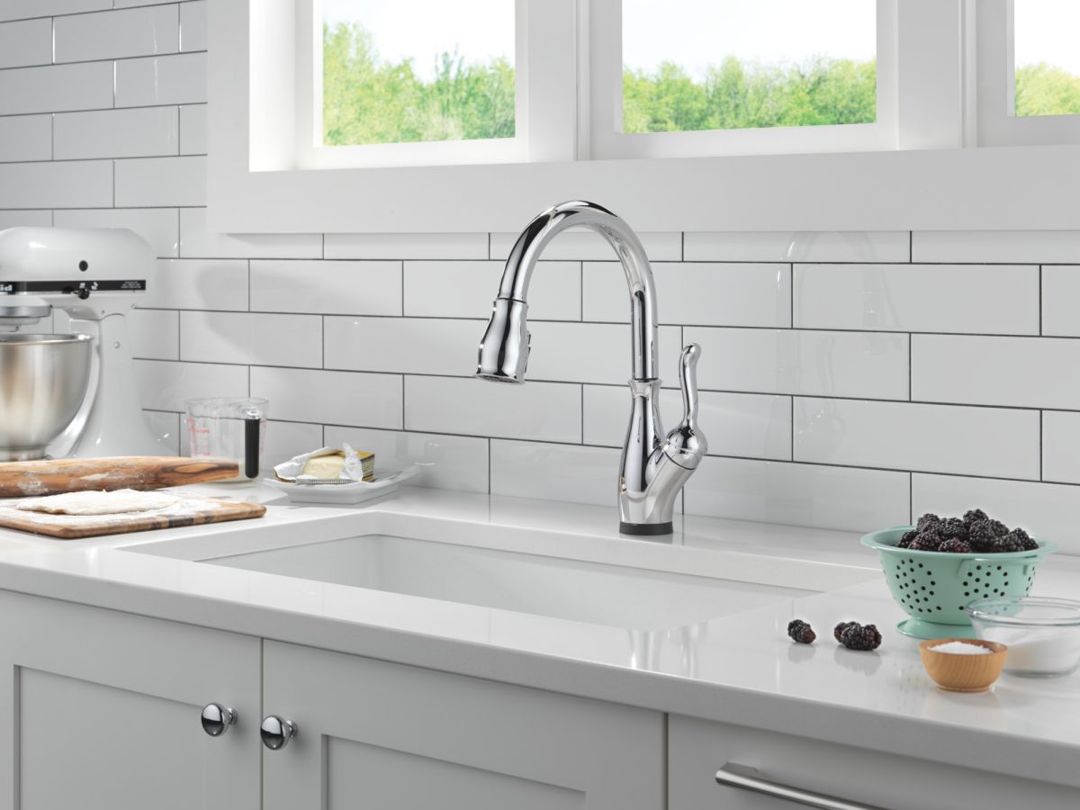 DELTA Leland Touch2O Technology Kitchen Faucet with Touchless Technology — Chrome