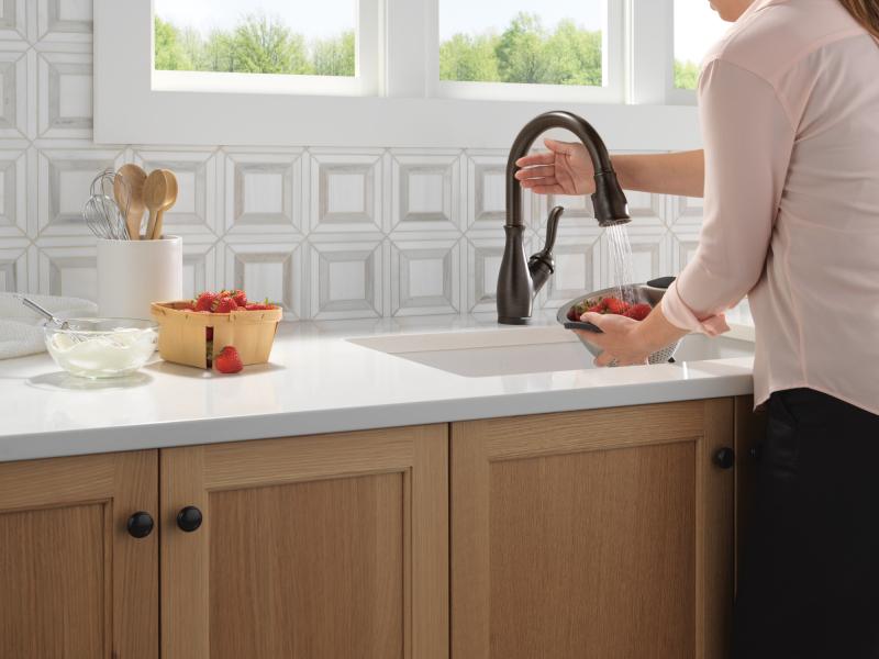 DELTA Leland Touch2O Technology Kitchen Faucet with Touchless Technology — Venetian Bronze