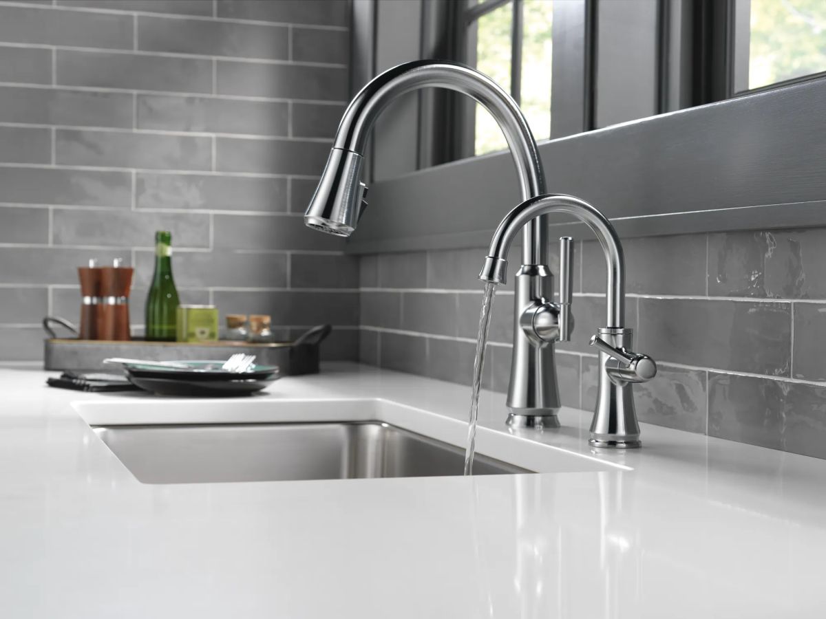 DELTA Other Transitional Beverage Faucet — Arctic Stainless