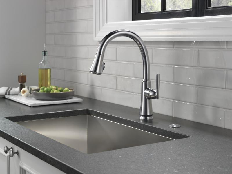 DELTA Coranto Single Handle Pull-Down Kitchen Faucet — Arctic Stainless