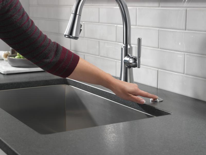 DELTA Coranto Single Handle Pull-Down Kitchen Faucet — Arctic Stainless