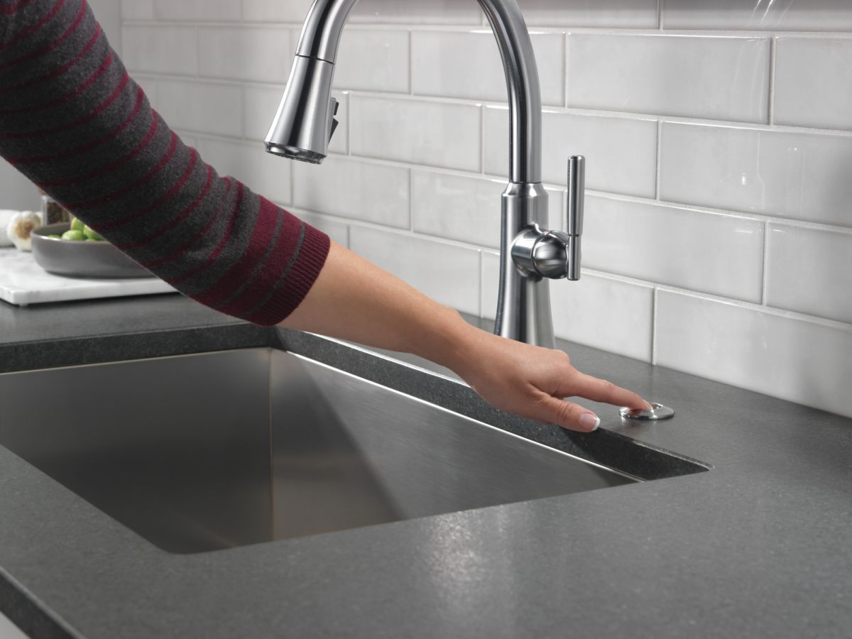 DELTA Coranto Single Handle Pull-Down Kitchen Faucet — Arctic Stainless