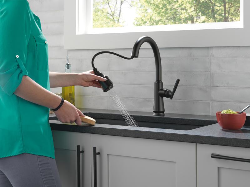 DELTA Coranto Single Handle Pull-Down Kitchen Faucet — Matte Black