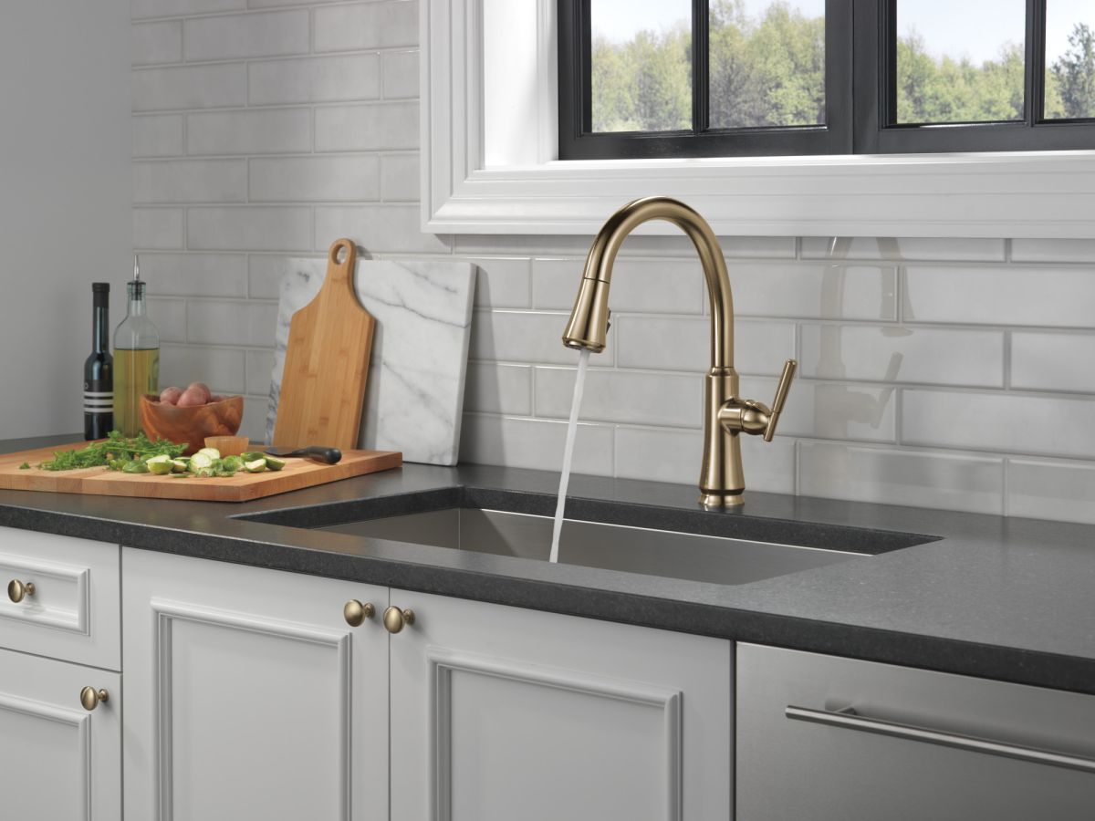 DELTA Coranto Single Handle Pull-Down Kitchen Faucet — Champagne Bronze