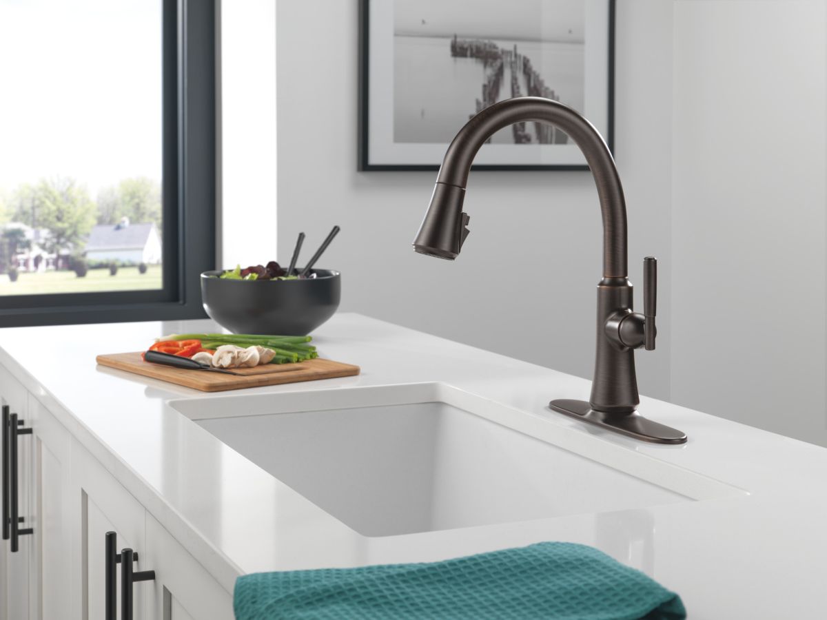 DELTA Coranto Single Handle Pull-Down Kitchen Faucet — Venetian Bronze