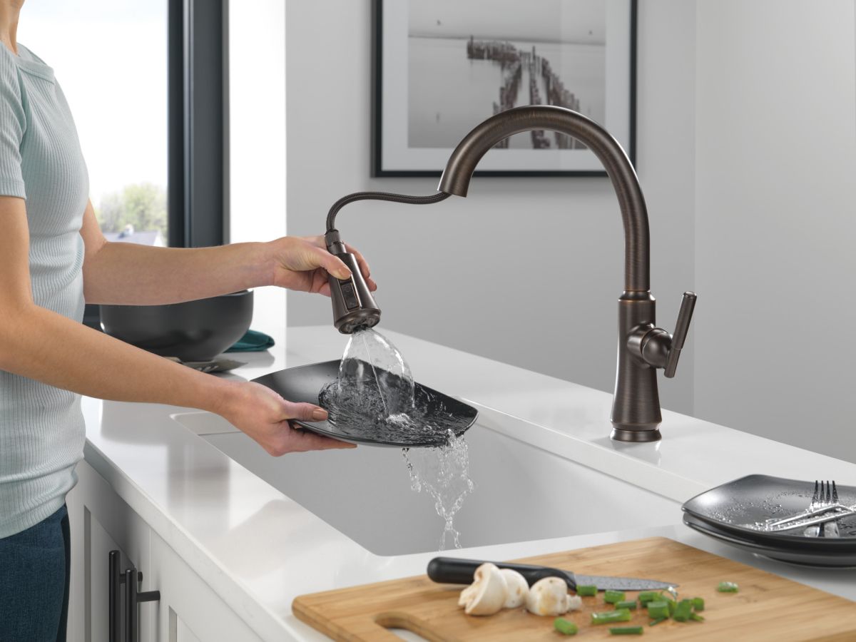 DELTA Coranto Single Handle Pull-Down Kitchen Faucet — Venetian Bronze