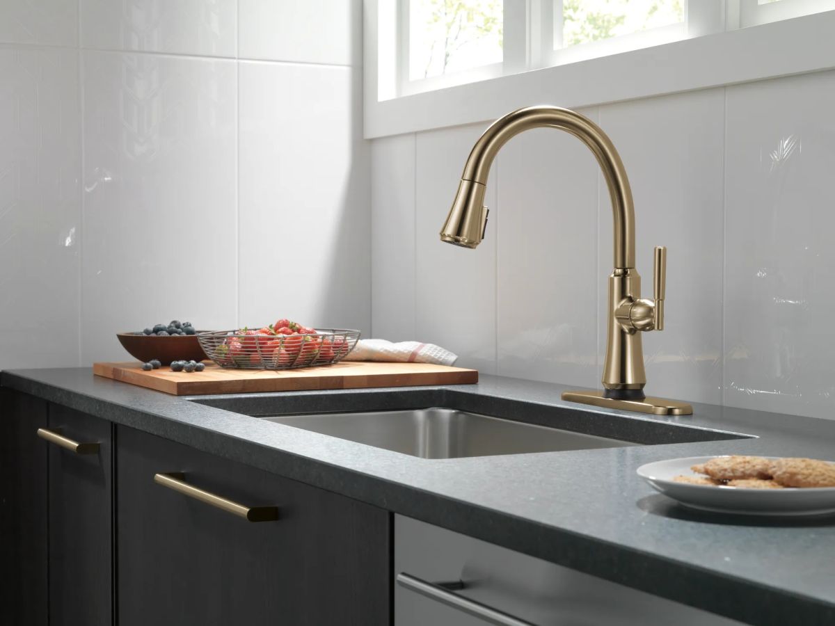 DELTA Coranto Single Handle Pull-Down Kitchen Faucet with Touch2O Technology Technology — Champagne Bronze