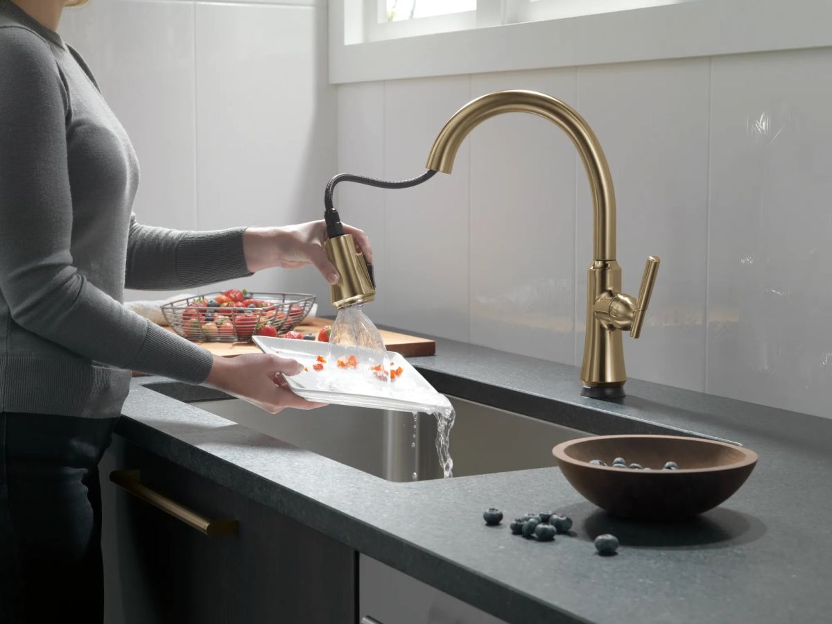 DELTA Coranto Single Handle Pull-Down Kitchen Faucet with Touch2O Technology Technology — Champagne Bronze