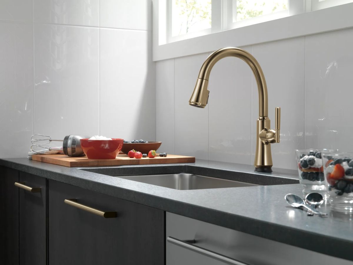 DELTA Coranto Single Handle Pull-Down Kitchen Faucet with Touch2O Technology Technology — Champagne Bronze
