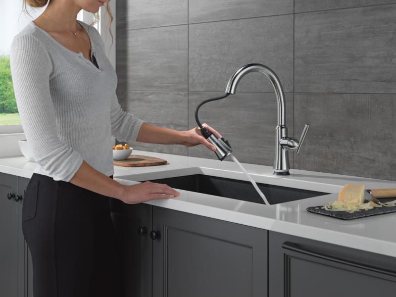 DELTA Coranto Touch2O Technology Kitchen Faucet with Touchless Technology — Arctic Stainless